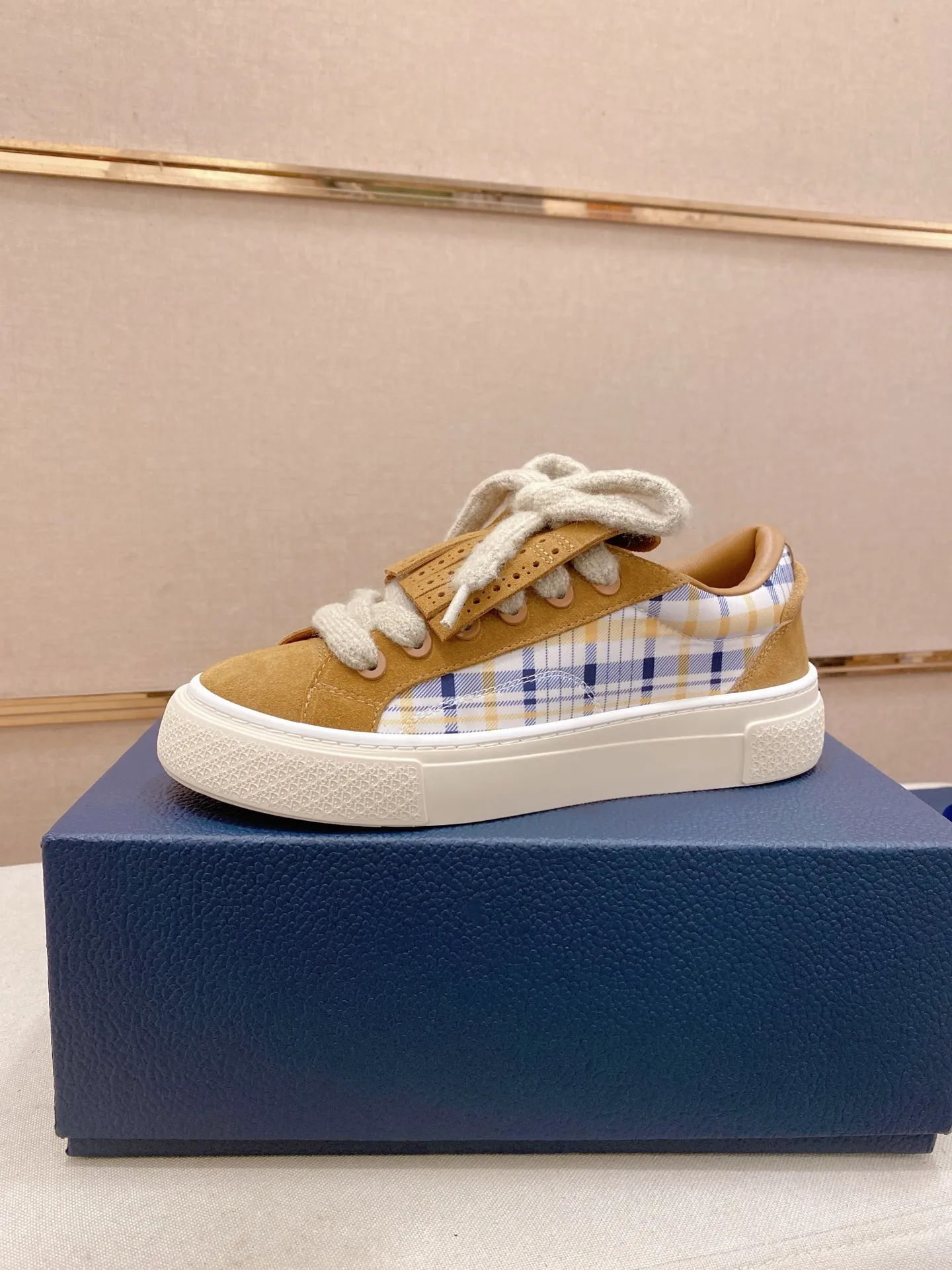 Factory price: 300 Men's shoes 💰[Dior·Dior] Top 🔍Couple style 💏🔍New casual sports style couple shoes, new four-season design, perfect workmanship, lace-up lazy style to create cabinet quality, upper: imported first-layer cowhide, sheepskin lining is soft and comfortable, ultra-light TPU wear-resistant outsole, simple, versatile fashion men's shoes, excellent color code number 35--44